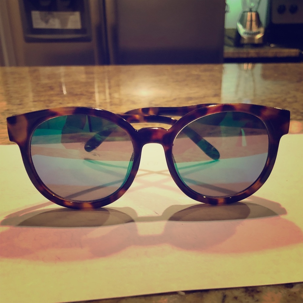 Prismatic tortoise shell sunglasses